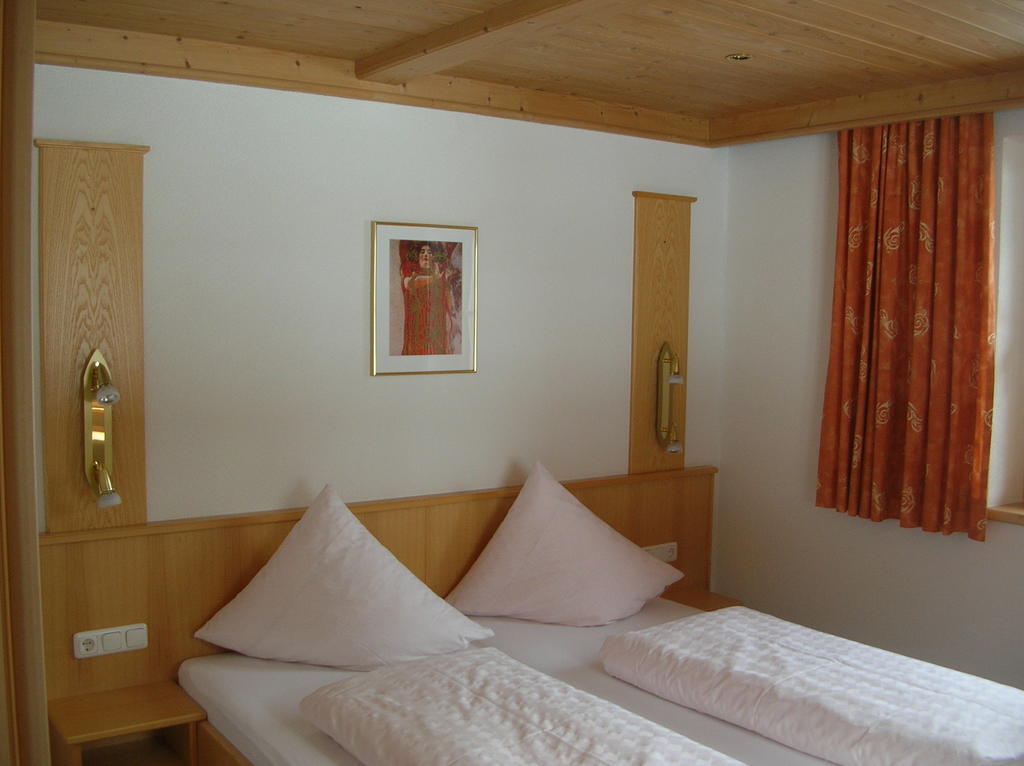 Haus Untergand Appartement Sankt Anton am Arlberg Kamer foto